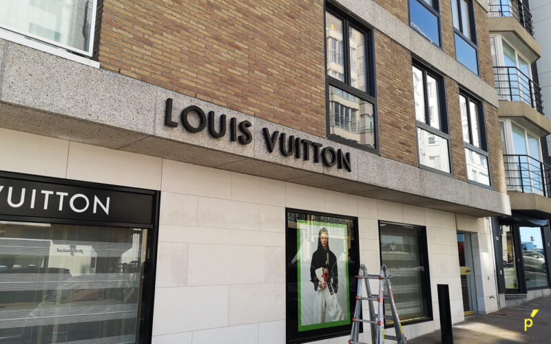 Louis Vuitton Gevelletters Publima 01