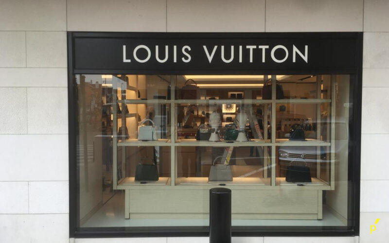 Louis Vuitton Gevelletters Publima 02